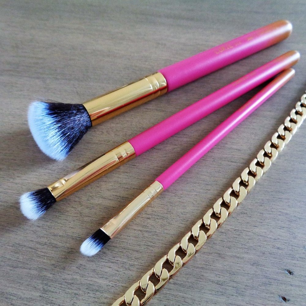 BOGO LUXIE BC SUMMER DAZE SET